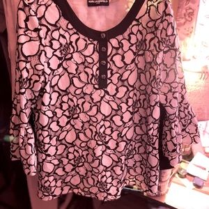 Black and white super cute dress shirt size small comes with black dress shorts
